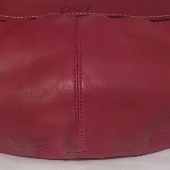 Coach shoulder/ handbag  Fushia  color - Picture 14 of 16